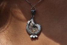 Cargar imagen en el visor de la galería, Dije de plata .925 con Amonite

